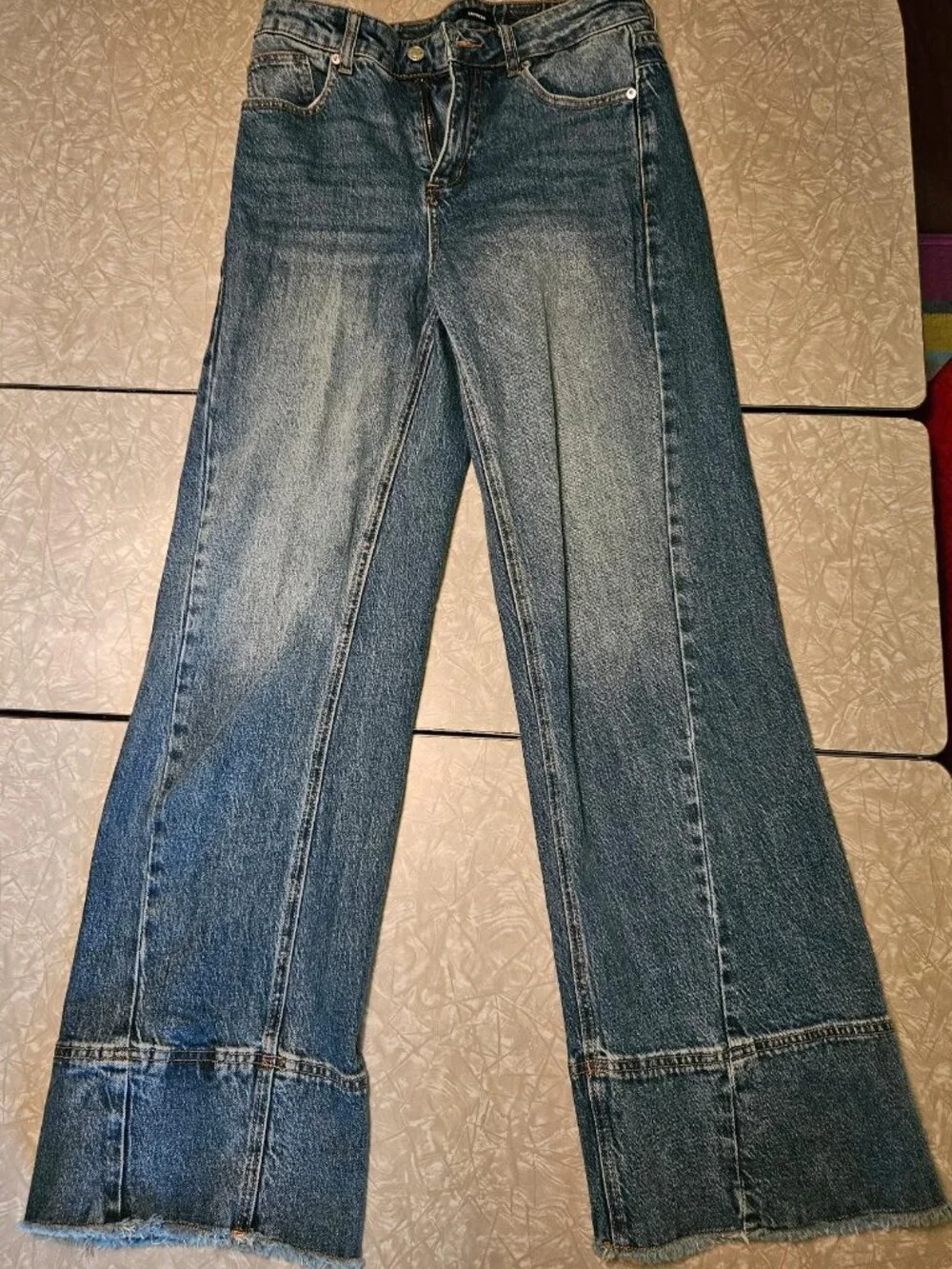 LIKE NEW!! Express women's relaxed wide leg jeans